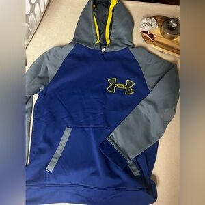 Small men’s under armor sweatshirt